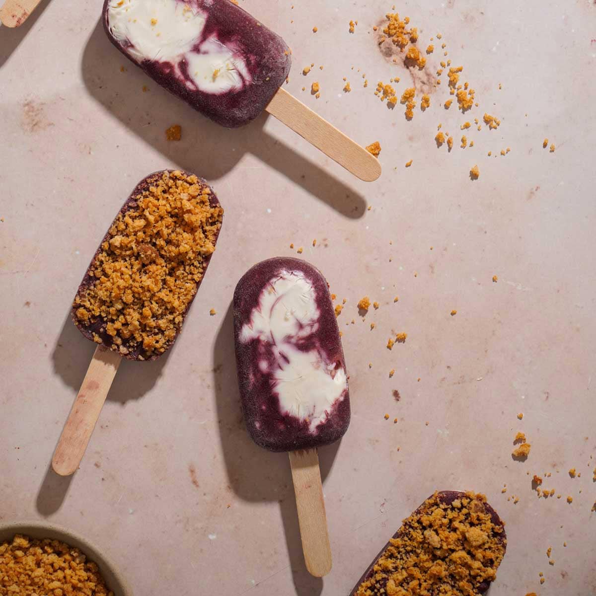 Acai popsicles with a cheesecake swirl - Tomatoes Tomahtos